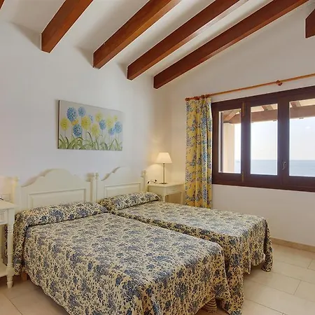 Villa Binibequer Vell Sleeps 8 With Pool Air Con And Wifi
